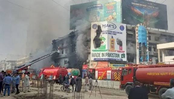 سانحہ گُل پلازہ: ہلاکتیں 29 ہوگئیں، 85 لاپتہ، مزید لاشیں ملنے کی امید ختم 89 images 21