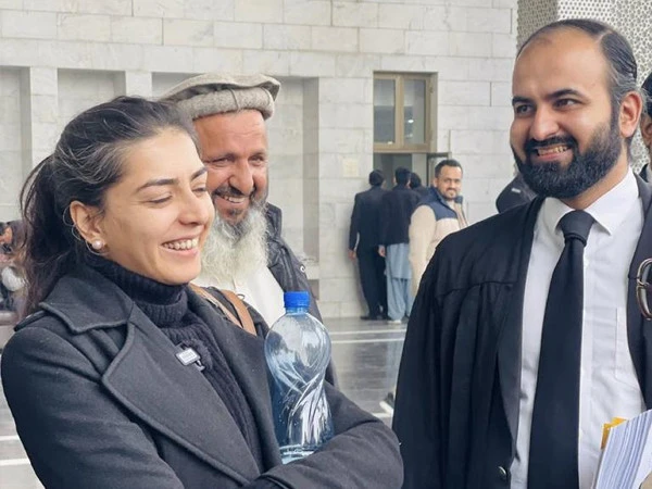 متنازع ٹویٹس کیس؛ ایمان مزاری اور ہادی علی چٹھہ کو گرفتار کر لیا گیا 20 imanmazari1768985615 0