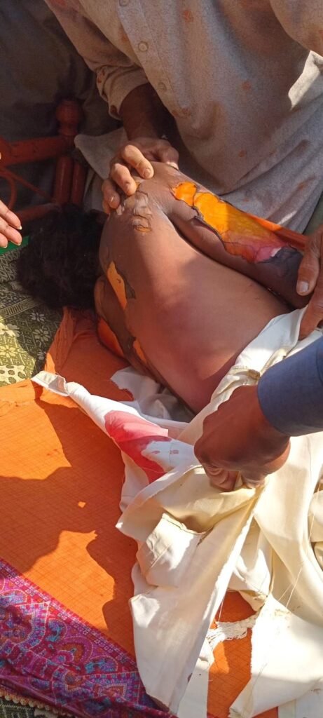 سرگودھا: زمیندار کے مبینہ تشدد سے مسیحی نوجوان جاں بحق، خودکشی ظاہر کرنے کی کوشش ۔ لواحقین کا لاہور روڈ بند 3 img 20260305 wa10338464097352846648707