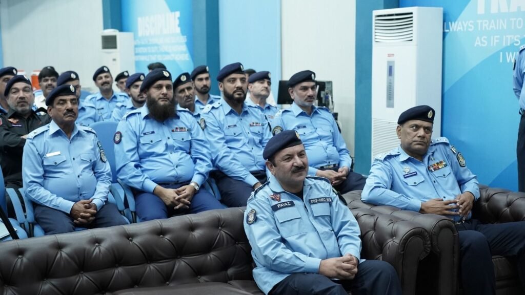 اسلام آباد پولیس میں ترقیوں کا سلسلہ جاری، 12 افسران کو نئے رینک لگا دیے گئے 2 img 20260406 wa16498850114487742181915