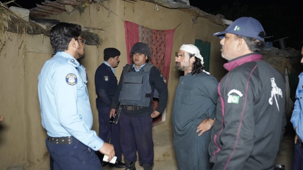 اسلام آباد میں وسیع پیمانے پر سیکورٹی کریک ڈاؤن: 57 ہزار سے زائد افراد کی چیکنگ 4 img 20260419 wa07744961895540129853497