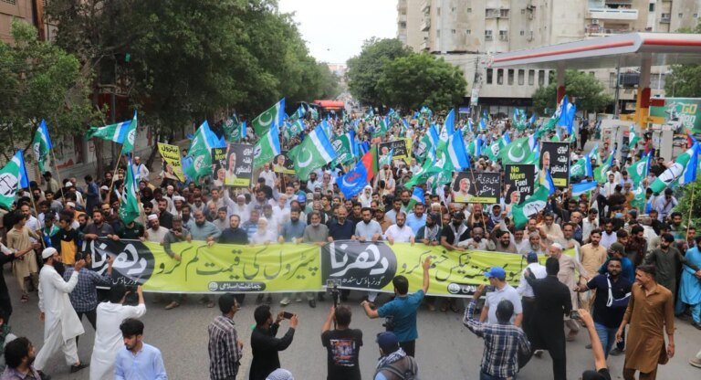 Karachi traffic advisory as JI sit-in enters second day