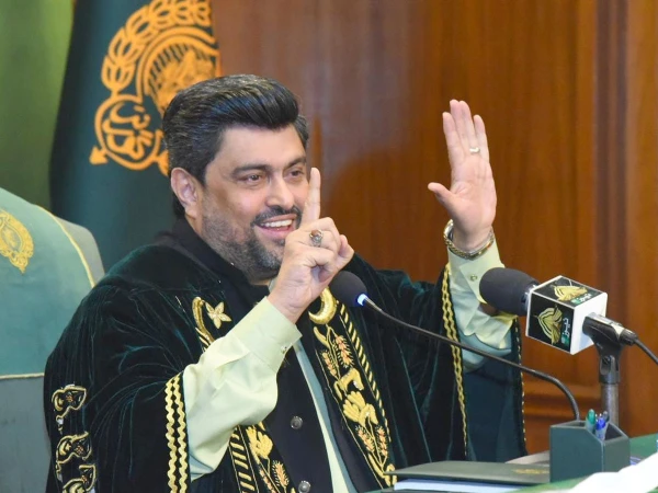 پی ٹی آئی والے دشمن کے آلہ کار بن کر ملک کیخلاف سازشیں نہ کریں، گورنر سندھ