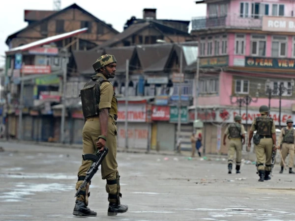 kashmir curfew afp 51744527289 0