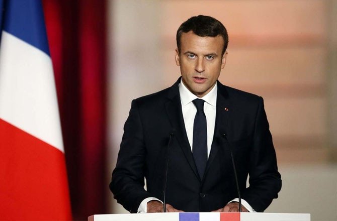 macron d 1