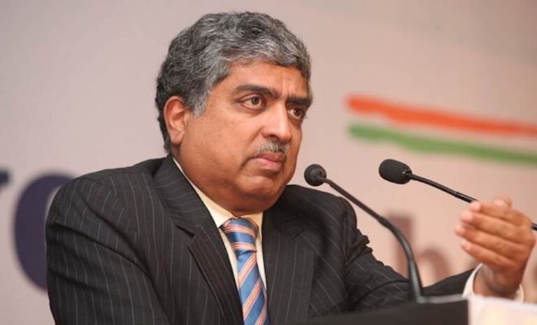 آدھار کے بانی نندن نیلے کنی اور ان کے اہل خانہ کے نام ڈسکریپنسی لسٹ میں
