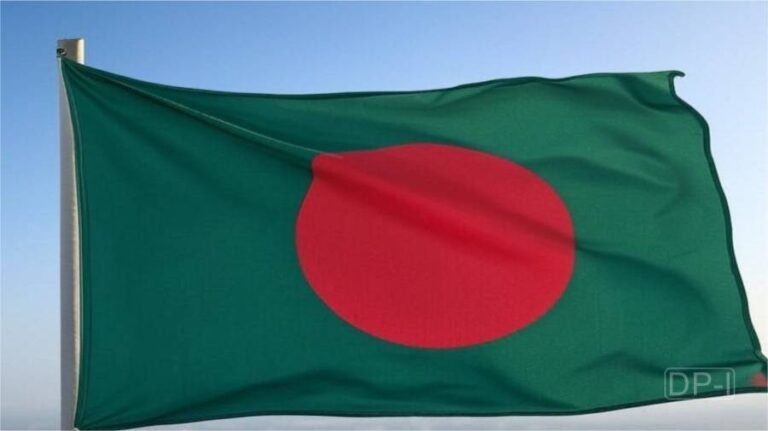 بنگلہ دیشی کپتان نجم الحسن شانتو کا نصف سنچری سکور کرنے بعد ایک انداز