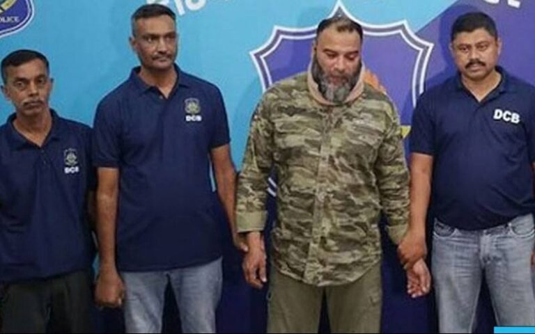بھارت کا خطرناک جرائم پیشہ رحمان ڈکیت بالآخر پولیس کے ہتھے چڑھ گیا