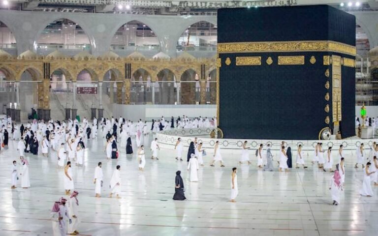 مسجد الحرام کے مطاف کاسنگ مرمر سخت  گرمی میں بھی ٹھنڈا کیوں رہتا ہے؟جانیے