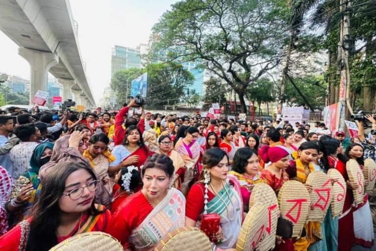 بنگالی سال پوہیلا بوشاخ 1433  کوبنگلہ دیش میں بھرپور جوش جذبے سے منایا گیا