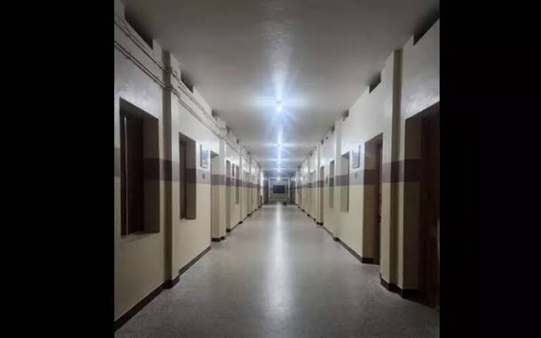 سکول میں آسیب کا سایہ یا  کچھ اور؟  600 طلبہ ہاسٹل چھوڑ کر بھاگ گئے!