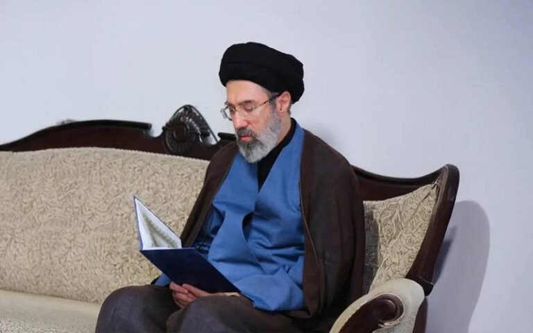 ایرانی سپریم لیڈر کا حکومت کو ایران کی طاقت اور مزاحمت اجاگر کرنے کا حکم