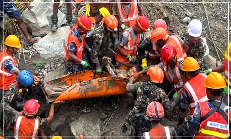نیپال :سیلابی ریلے کے بعد 2 افراد کو ہائیڈرو پاور منصوبے کی سرنگ سے زندہ نکال لیا گیا