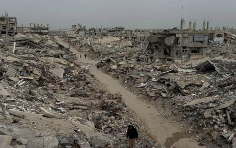 غزہ کے کھنڈرات سے مزید 100 سے زائد فلسطینی شہداء کی باقیات برآمد
