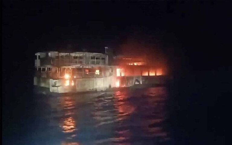 فیری میں آتشزدگی 5 ہلاک 87 لاپتہ