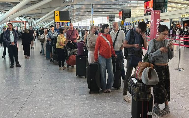 فضائی نظام مکمل طور پر بیٹھ گیا!  لاکھوں مسافر رل گئے 
