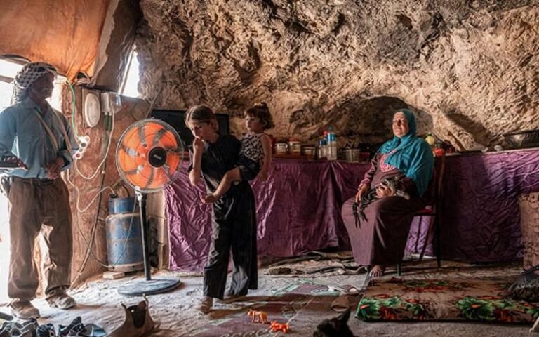 اسرائیلی کارروائیاں   فلسطینی خاندان غاروں میں پناہ لینے پر مجبور