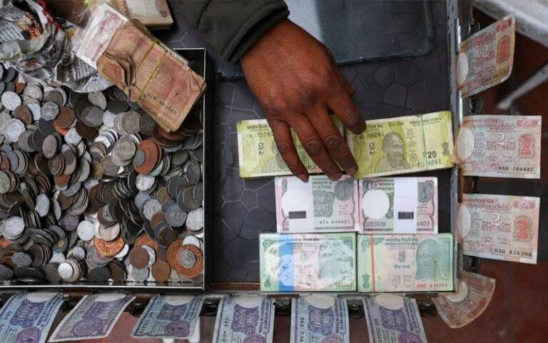 بھارتی مارکیٹ میں ہلچل! سرمایہ کاروں نے  اربوں ڈالر نکال لیے 