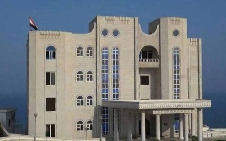   یمن میں صدارتی محل پر حوثیوں کے میزائلوں کی بارش، وزیراعظم اور انکے وزیر محل میں موجود تھے