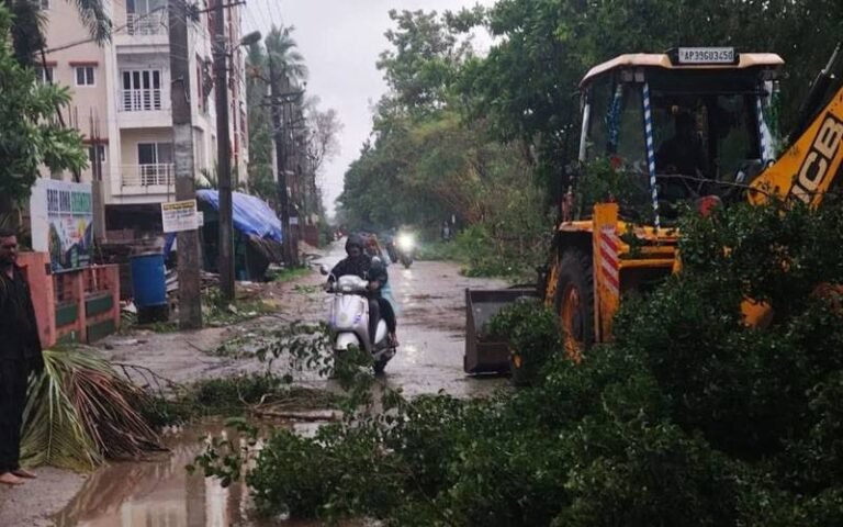 بھارت: سمندری طوفان سے6 ہلاکتیں
