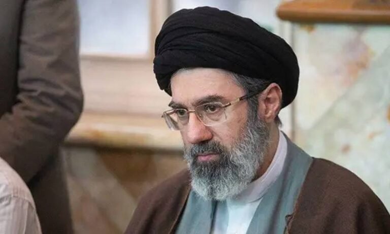 ایرانی سپریم لیڈر  نے جنگ کے دوران معاشی استحکام اور قومی اتحاد کو اہم قرار دیدیا