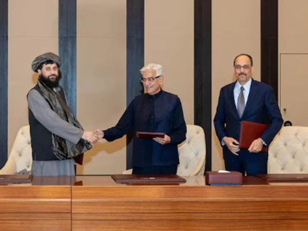 پاکستان اور افغانستان کے درمیان مذاکراتی بیٹھک جمعرات کو استنبول میں ہوگی، وزیر دفاع کی شرکت متوقع