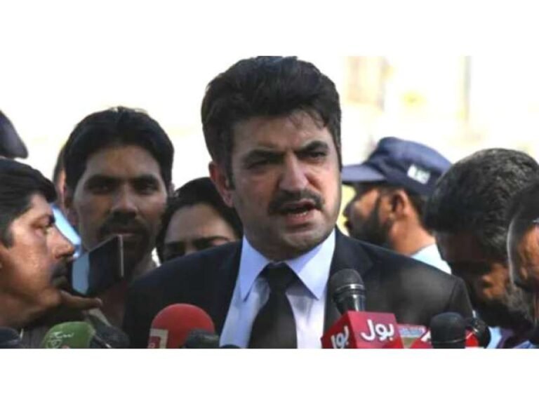 40 لاکھ لوگوں کو اسلام آباد لانے کے دعویدار وزراء اور ارکانِ اپنے ہی صوبے میں گھروں میں محصور ہوگئے تحریک نعروں، کنٹینروں اور سرپرائز کے اعلانات سے نہیں چلتی بلکہ واضح حکمتِ عملی چاہیے، جس سے بات کریں وہ کہتا ہے کہ لوگوں کو کیا لاؤں؟ معلوم نہیں خود بھی پہنچ سکوں گا یا نہیں، کیا یہ ہے آپ کا مارچ؟ شیرافضل خان مروت