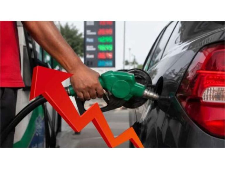 حکومت کا یوم آزادی پر پیٹرول ڈیزل کی قیمتوں میں اضافے کا اعلان پیٹرول 45 پیسے جبکہ ڈیزل 1 روپے 16 پیسے فی لیٹر مہنگا کردیا گیا، نوٹیفکیشن جاری