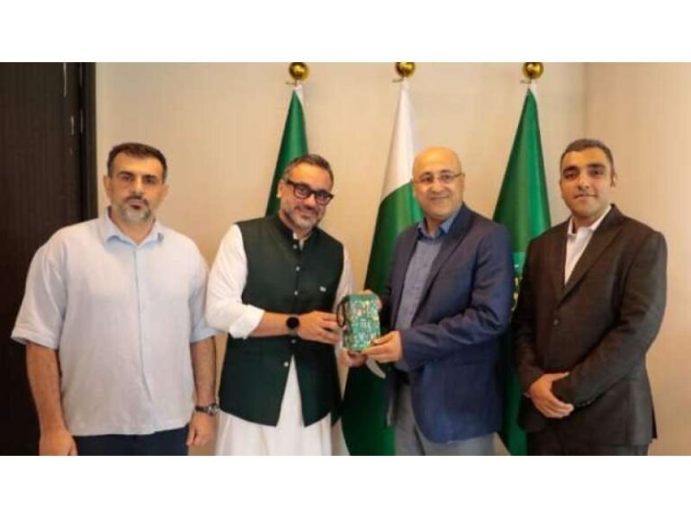 پاکستان اور ایران میں کرکٹ تعاون بڑھانے پر اتفاق، پاکستانی کوچز ایرانی کرکٹرز کی تربیت کریںگے ایرانی کرکٹ ایسوسی ایشن کے وفد کا لاہور میں پی سی بی ہیڈکوارٹرزقذافی سٹیڈیم کا دورہ، چیف آپریٹنگ آفیسر سمیر احمد سید و پی ایس ایل کے چیف ایگزیکٹو آفیسر سلمان نصیر سے ملاقات کی