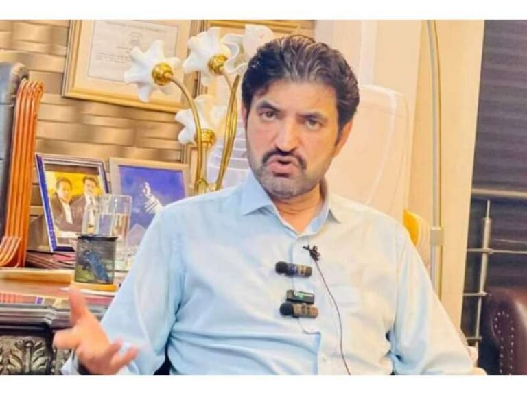 حکومت پی ٹی آئی کے لانگ مارچ میں 40 لاکھ لوگوں کی بات پر بوکھلاہٹ کا شکار ہے ،شیرافضل خان مروت حکومت پر اس قدر خوف طاری ہوچکا کہ بغیر چادر چار دیواری تقدس کے گرفتاریاں شروع ہوکردیں، سومنات کا بیان بھی خیر زیادہ ہی سخت ہوگیا تھا، رکن اسمبلی شیرافضل خان مروت