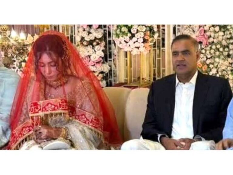 مسلم لیگ(ن) کے سینیٹرعابد شیرعلی نے دوسری شادی کرلی اہلیہ صائمہ طارق الیکشن کمیشن میں ڈپٹی ڈائریکٹر لاء ہیں، پہلی بیوی فاطمہ2021 میں انتقال کرگئی تھیں