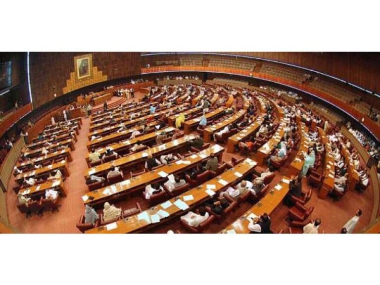 پارلیمنٹ کا مشترکہ اجلاس، خیبرپختونخواہ میں ایمرجنسی اور گورنر راج کا نفاذ کثرت رائے سے منظور صدارتی فرمان کے حق میں 214 جب کہ مخالفت میں 56 ووٹ پڑے، تحریک پر ووٹنگ کے دوران اپوزیشن کا احتجاج