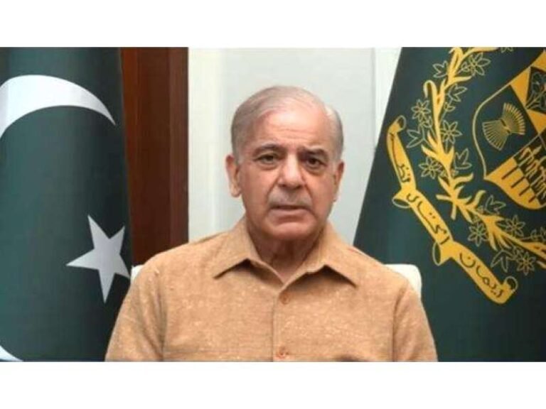 وفاقی حکومت کا پیٹرول کی قیمت میں 80 روپے فی لیٹر کمی کا اعلان، نئی قیمت کم کرکے 378 روپے کردی گئی ہے گڈز، پبلک ٹرانسپورٹ، مال بردار گاڑیوں کو ایک ماہ کیلئے 70 ہزار سے ایک لاکھ روپے سبسڈی دینے کا بھی اعلان، سبسڈی دینے کا مقصد اشیائے ضروریہ کی قیمتوں اور کرایوں کا بوجھ عوام پر نہ پڑے، چھوٹے کسانوں اور موٹرسائیکل سواروں کو فی لیٹر امداد دی جائے گی۔ وزیراعظم شہبازشریف کا قوم سے خطاب