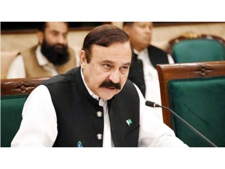 خیبرپختونخواہ میں ایمرجنسی غیرمعینہ مدت تک جاری رہ سکتی ہے، طارق فضل چوہدری ایمرجنسی کے دوران بھی اختیارات گورنر کے پاس ہی رہیں گے، گورنرراج ختم ہونے پر صوبائی اسمبلی تو بحال ہوگی لیکن وزیراعلیٰ اور کابینہ بحال نہیں ہوں گے، معمول کی قانون سازی بھی معطل رہے گی، وفاقی وزیر کی گفتگو