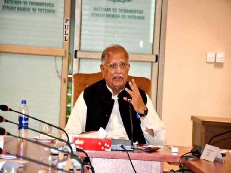 صوبوں کے معاملے پر سیاست دان متحد نہ ہوئے تو پھر انجام پر شکوہ نہیں بنے گا. ریاض حسین پیرزادہ کسی پارٹی کا پابند نہیں اور محسن نقوی نے نظریہ ضرورت کے تحت صوبوں کی بات بڑھائی جس کی تائید کرتا ہوں .وفاقی وزیراور نون لیگی راہنما کی گفتگو