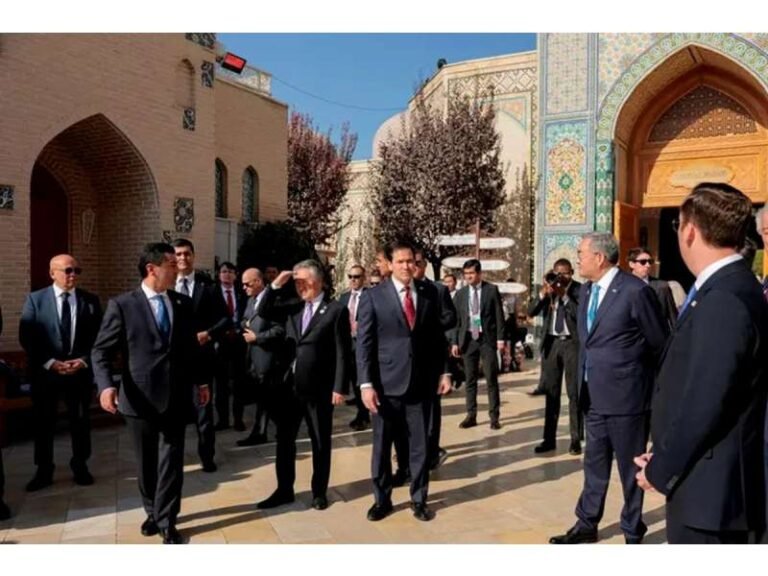 مارکو روبیو کے دورے کے دوران ازبکستان میں بڑاسفارتی بحران‘ایرانی سفیرکواحتجاجی مراسلہ ازبکستان کے شہر سمرقند کی بعض تاریخی اور ثقافتی بعض جگہوں کو فارسی ورثے سے منسوب کیا گیا.عرب نشریاتی ادارے کی رپورٹ