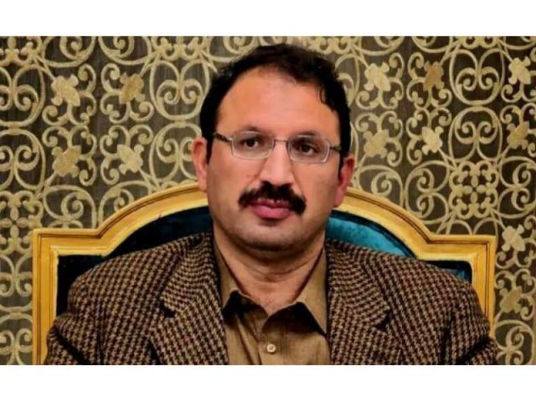سہیل آفریدی، جنید اکبر یا جو بھی نااہل ہوجائے لانگ مارچ تو ہوگا یہ ان لوگوں کی غلط فہمی ہے کہ 27 ستمبر کا لانگ مارچ نہیں ہوسکے گا، اگر کارکنان بغیر قیادت نکل آئے تو ان کو سنبھالنا مشکل ہوجائے گا۔ جنید اکبر خان