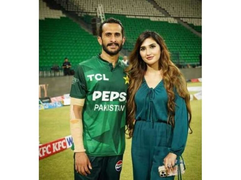 کرکٹر حسن علی کی اہلیہ کی معنی خیز پوسٹ، سوشل میڈیا پر نئی بحث چھڑ گئی سامعہ خان کی پیسوں کیلئے شادی شدہ مردوں کے پیچھے پڑنے والی خواتین پر تنقید، پوسٹ کے بعد کرکٹر کے مبینہ افیئر اور ان کی ازدواجی زندگی میں مسائل سے متعلق قیاس آرائیاں شروع ہوگئیں