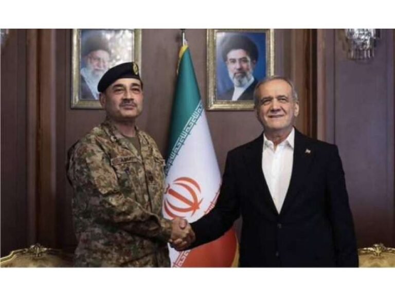 فیلڈ مارشل کی ایرانی صدر سے اہم ملاقات تہران میں ہونے والی ملاقات کے دوران ایرانی وزیر خارجہ عباس عراقچی اور پاکستان کے وزیر داخلہ محسن نقوی بھی موجود تھے