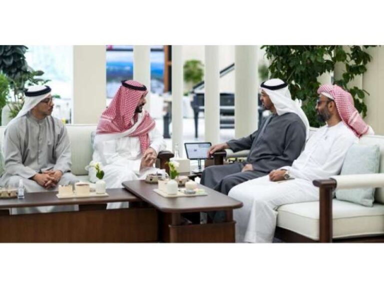 خطے میں بڑھتی کشیدگی، سعودی وزیر دفاع کی اماراتی صدر سے اہم ملاقات شہزادہ خالد بن سلمان نے شیخ محمد بن زاید کو سعودی فرمانروا شاہ سلمان اور ولی عہد محمد بن سلمان کے خصوصی پیغامات پہنچائے، دونوں رہنماؤں کا خطے کی تازہ صورتحال، علاقائی سلامتی اور مشترکہ خلیجی تعاون بڑھانے پر تبادلہ خیال