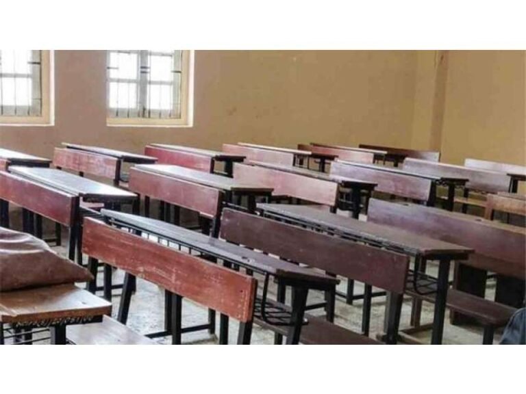 پنجاب میں سکولوں کی خطرناک عمارتوں اور خستہ حال کلاس رومز میں تعلیمی سرگرمیوں پر پابندی عائد اگر کسی سکول میں کوئی حادثہ پیش آیا تو متعلقہ ادارے کا سربراہ پر ذمہ دار ہوگا، بچوں کی حفاظت اولین ترجیح ہے؛ کسی بھی خلاف ورزی کو برداشت نہیں کیا جائے گا۔ ڈائریکٹر پبلک انسٹرکشن (ایس ای) قیصر رشید