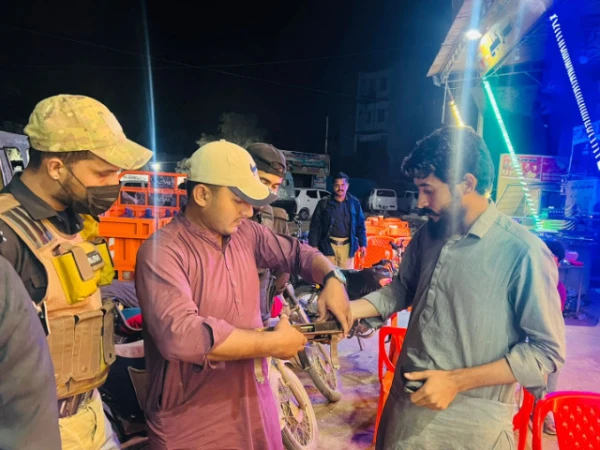 کراچی، سچل پولیس کا سی ٹی ڈی اور رینجرز کے ہمراہ مدینہ کالونی میں سرچ آپریشن