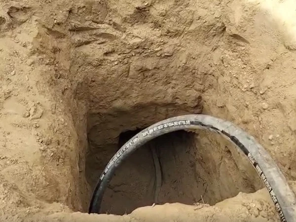 کراچی، نیشنل آئل ریفائنری کی لائن تک سرنگ بنا کر تیل چوری کی کوشش ناکام 121 steal oil by building a tunnel1766623000 0