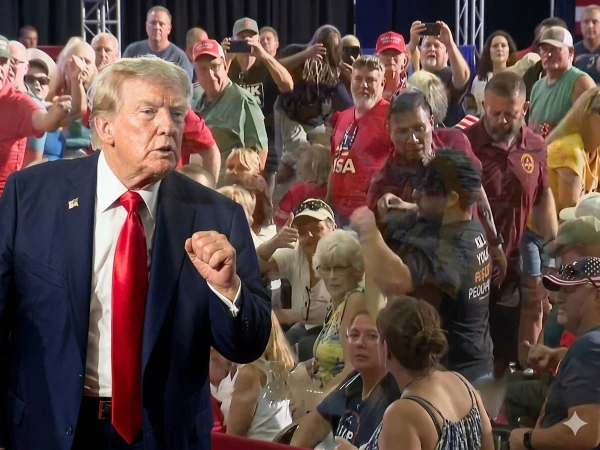 trump critic protestor during jalsa in us1787427230 0