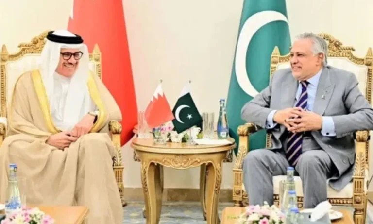 وزیر خارجہ اسحاق ڈار سے بحرینی ہم منصب سے ملاقات، تجارت و سرمایہ کاری بڑھانے پر اتفاق