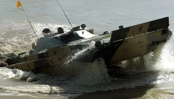 عسکری رسوائیوں نے بھارت کا پیچھا نہ چھوڑا ، دوران مشق فوجی ٹینک ڈوب گیا ، اہلکار ہلاک