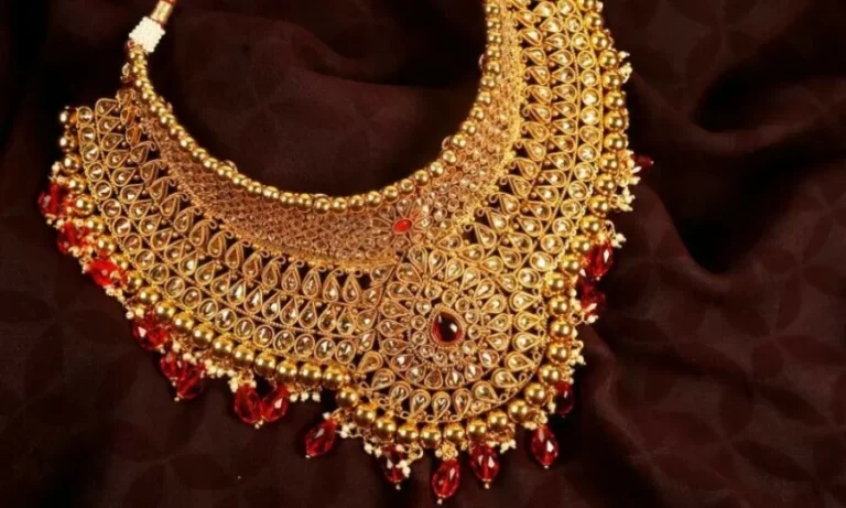 سونے کی قیمت مسلسل بڑھنے کے بعد گھٹ گئی