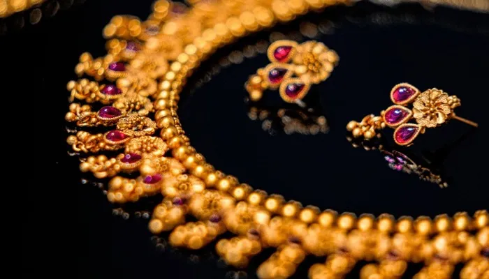 سونے کی قیمت میں پھر بڑی کمی؛ فی تولہ کہاں تک پہنچا؟ 89 سونے کی قیمت.webp