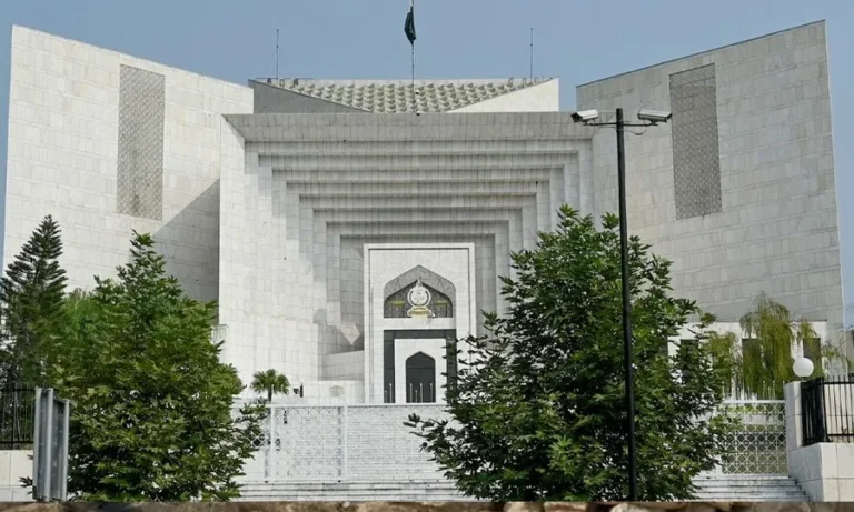 سپریم کورٹ نے بانی پی ٹی آئی کو شفاء انٹرنیشل اسپتال منتقل کرنے کا حکم دے دیا