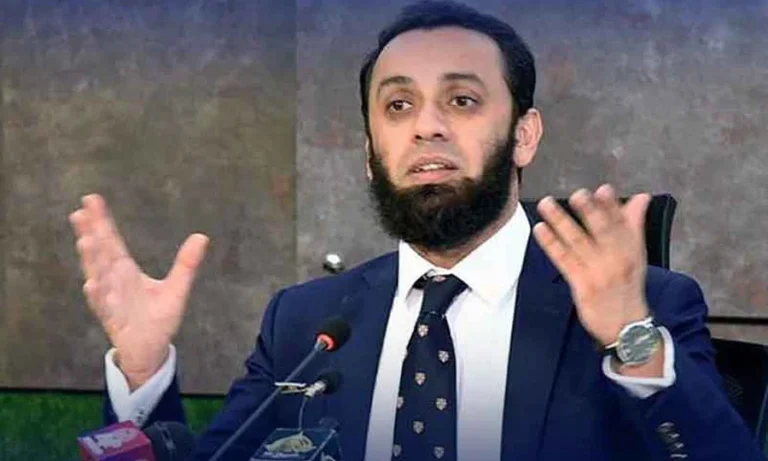 پی ٹی آئی والے بزدل لوگ ہیں، ہمت ہے تو آؤ اور کرو لانگ مارچ، عطا تارڑ